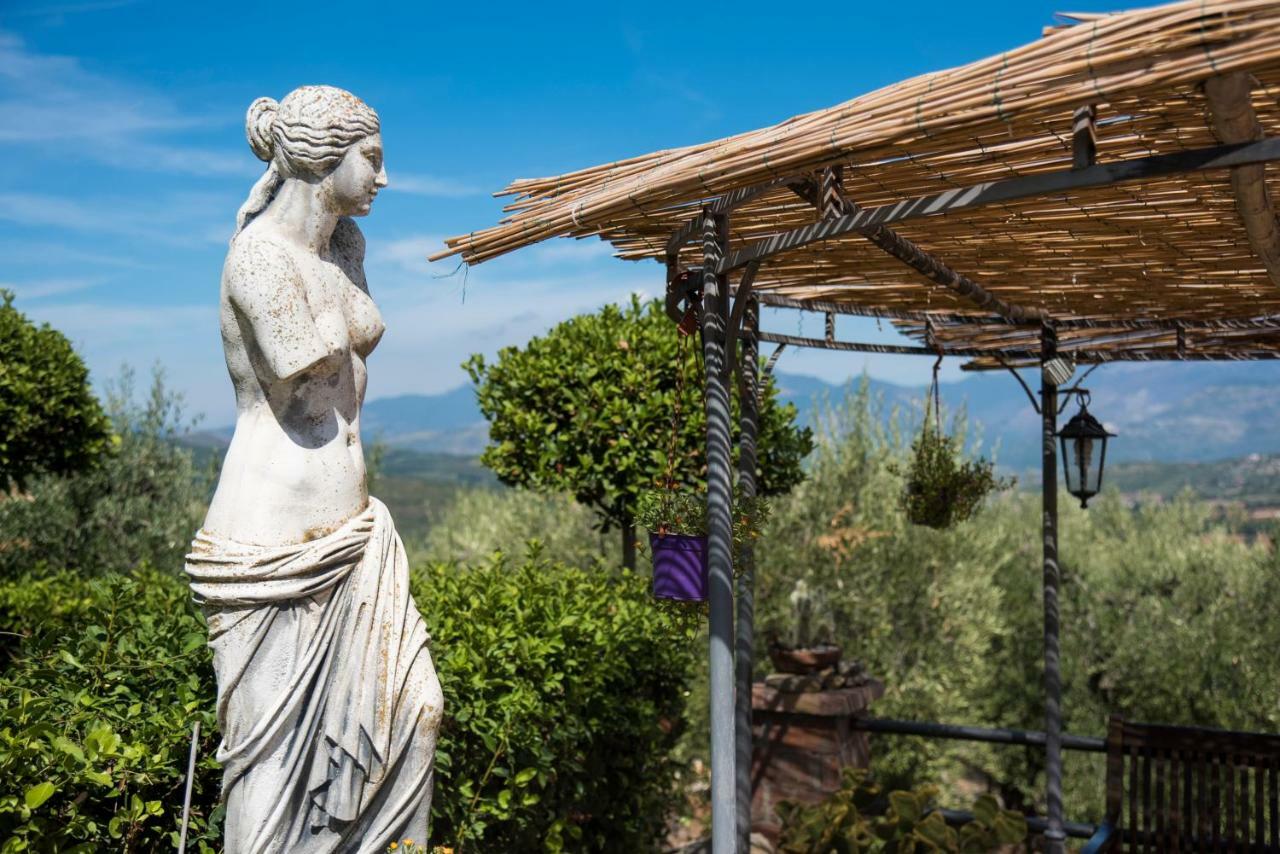 Le Capanne Di Villa Margherita Sonnino Exterior foto