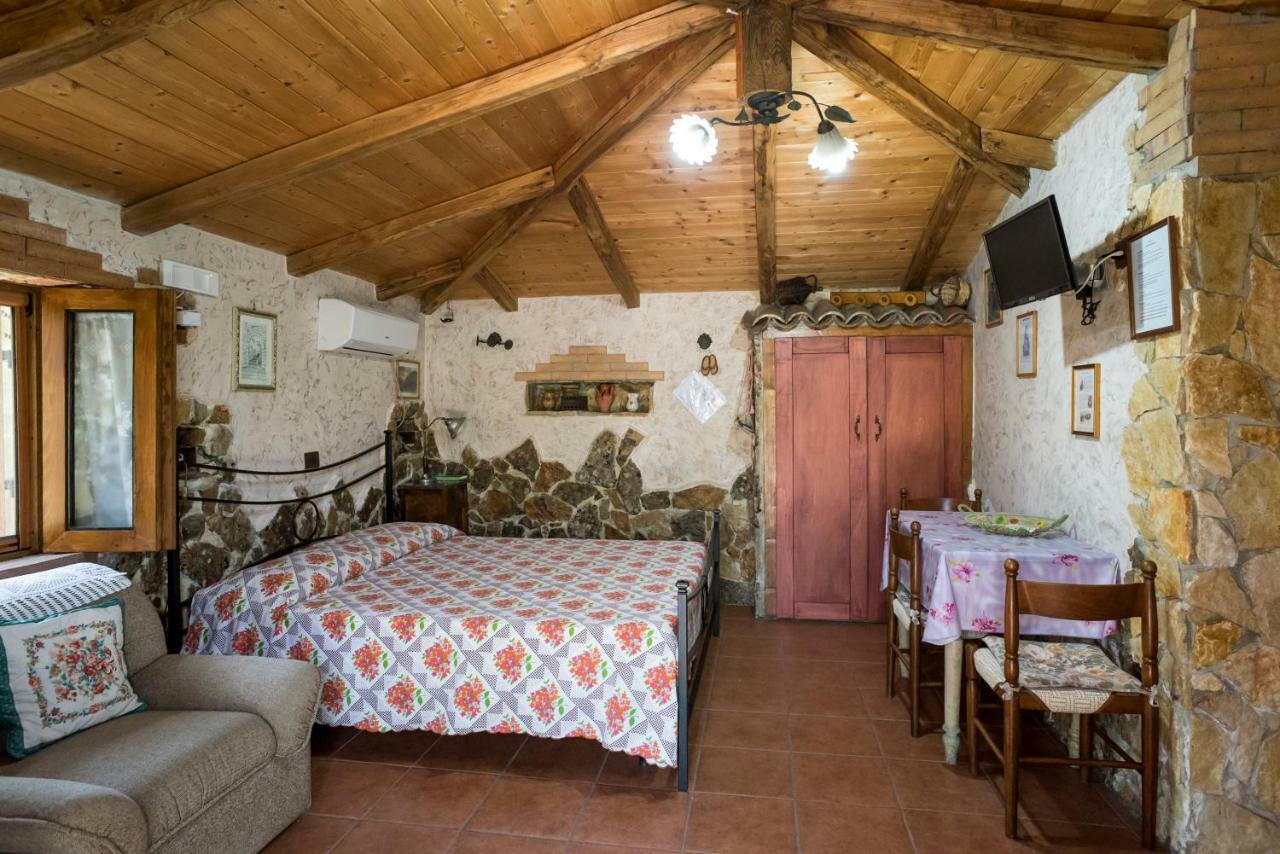 Le Capanne Di Villa Margherita Sonnino Exterior foto